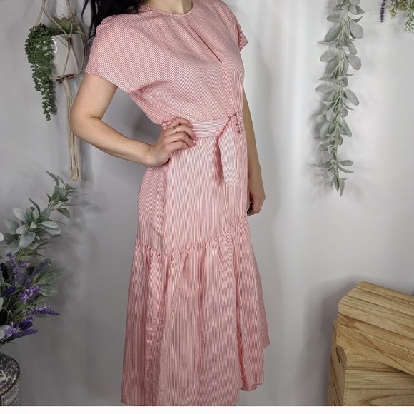 Beautiful new dress - Picture 3 of 8